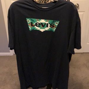 Levi’s navy blue tee shirt